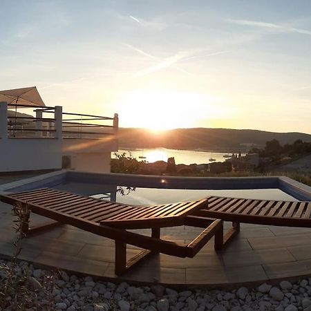 Vis - Luxury Holiday Villa With Swimming Pool Eksteriør bilde