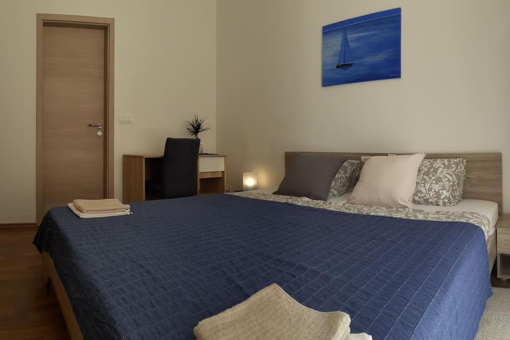 Vis - Luxury Holiday Villa With Swimming Pool Eksteriør bilde