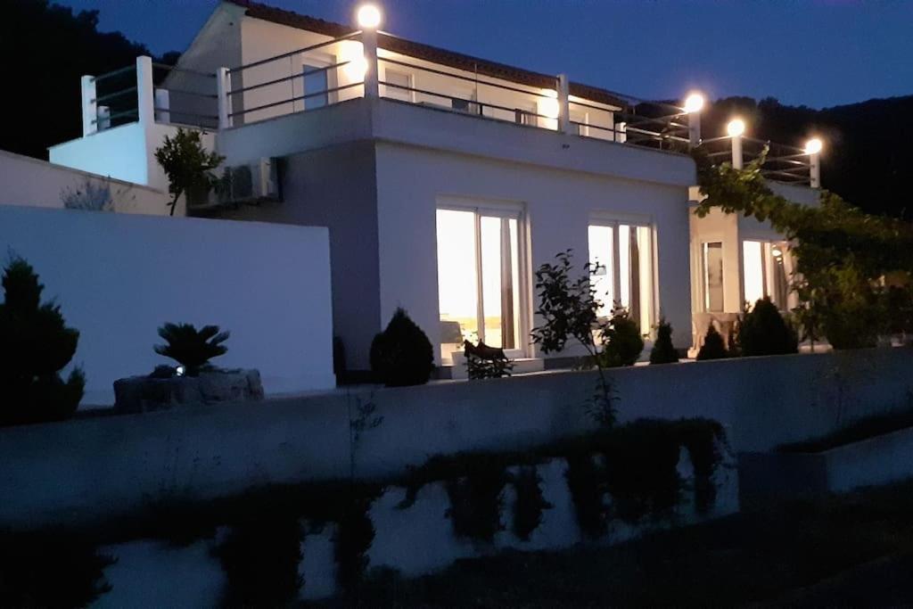 Vis - Luxury Holiday Villa With Swimming Pool Eksteriør bilde