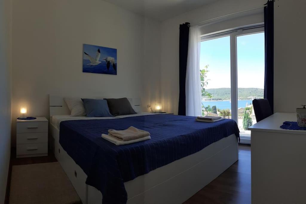 Vis - Luxury Holiday Villa With Swimming Pool Eksteriør bilde