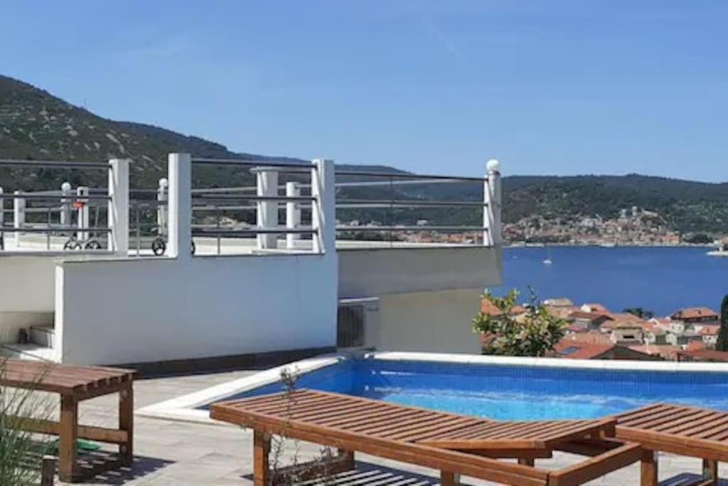Vis - Luxury Holiday Villa With Swimming Pool Eksteriør bilde