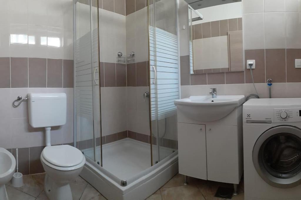 Vis - Luxury Holiday Villa With Swimming Pool Eksteriør bilde